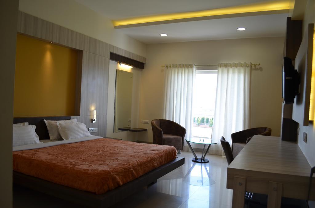 Hotel Waterlily Indore Bilik gambar